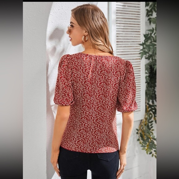 Red top large burgundy puff sleeve V neck all over print holiday outfit - Picture 2 of 2